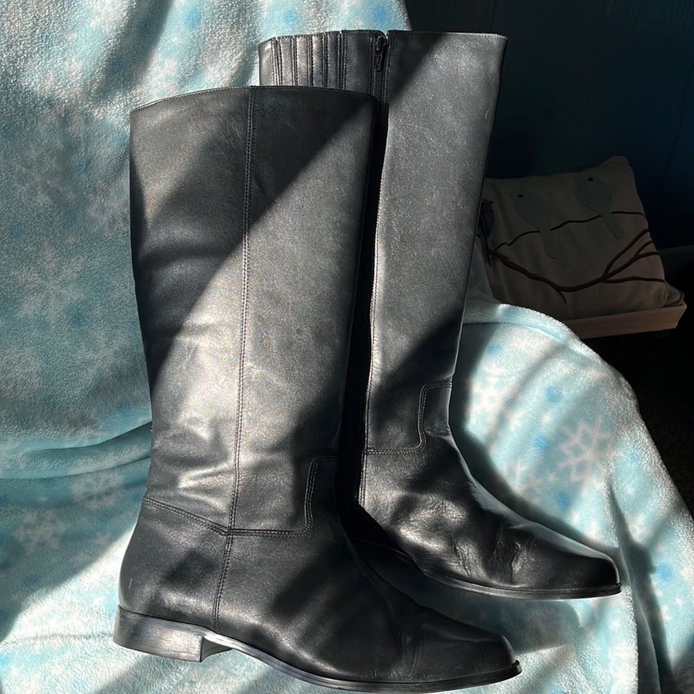 Women’s leather riding boots. Size 11M